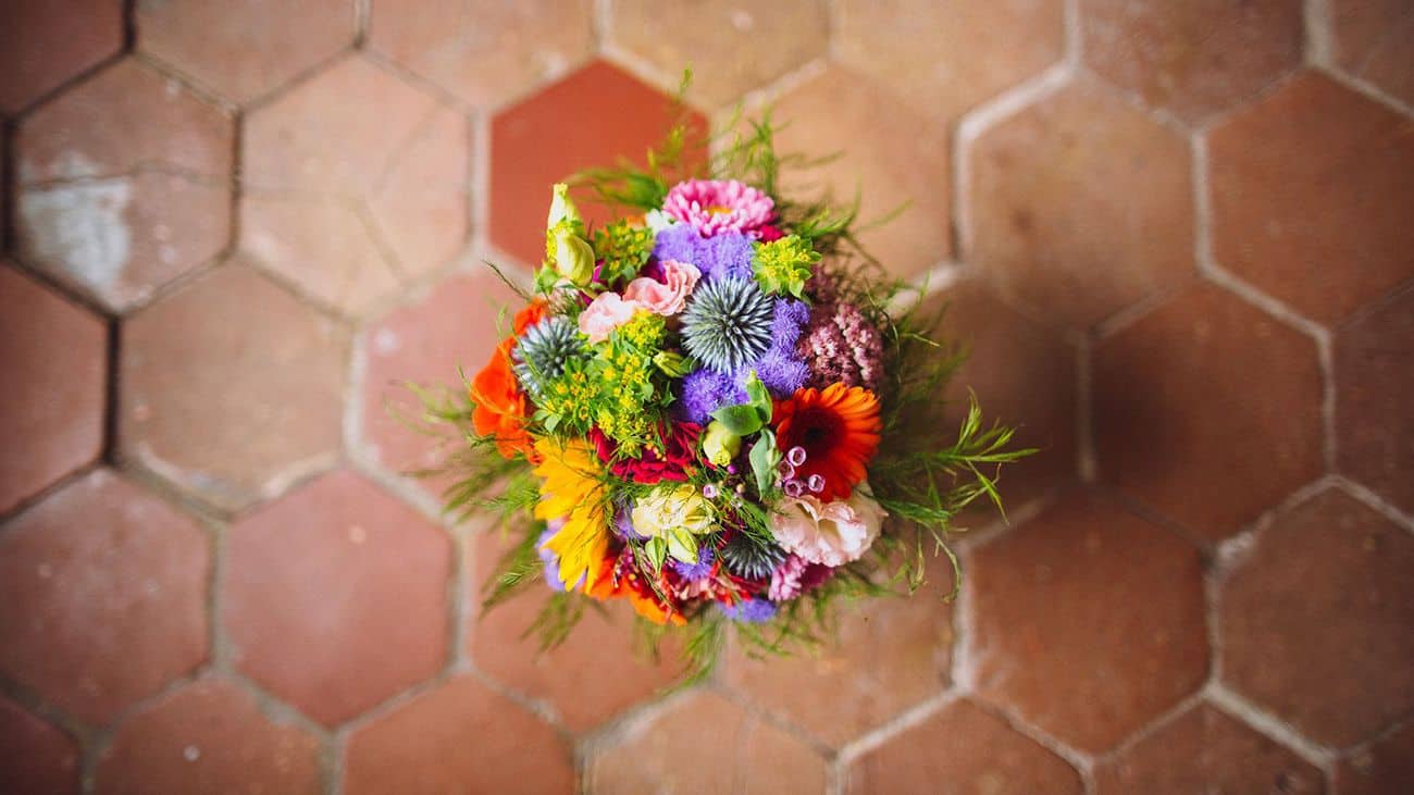 Bouquet de mariée multicolore champêtre